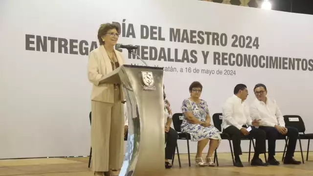 María Fritz Sierra reconoció la labor de los maestros de Yucatán
