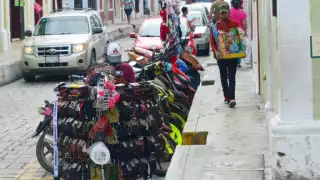 En Campeche, zonas turísticas y patrimoniales como el Malecón y el Centro Histórico ya cuentan con regulación para vendedores ambulantes.