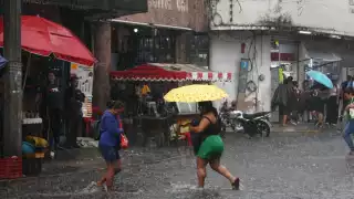 Una posible zona de baja presión podría evolucionar en Ciclón Tropical en el Golfo de México