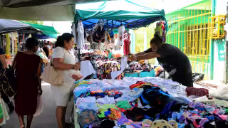 Familias aseguraron que además de ahorrar varios pesos, la calidad de la ropa es muy buena