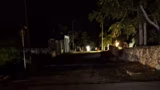 Para los estudiantes que salen por la noche la calle es peligrosa sin luz.