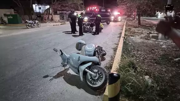 Debido a la caída, el conductor terminó con lesiones en la cabeza y rostro Debido a la caída, el conductor terminó con lesiones en la cabeza y rostro