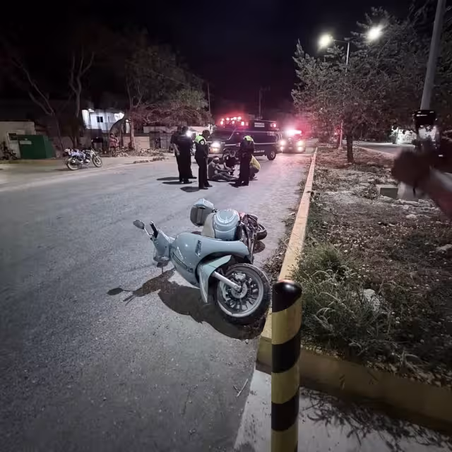 Debido a la caída, el conductor terminó con lesiones en la cabeza y rostro