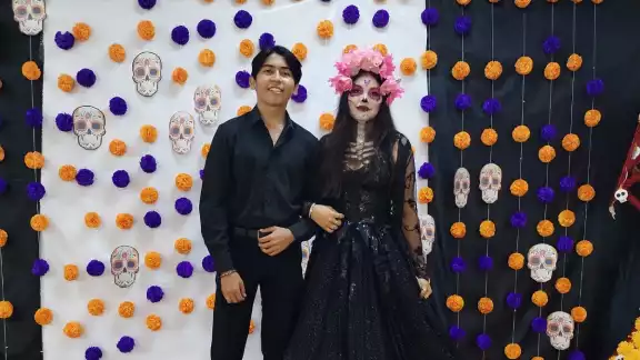 Estudiantes del Centro de Bachillerato Tecnológico y de Servicios (CBTIS) No. 111 relucen disfraces por el Día de Muertos. Estudiantes del Centro de Bachillerato Tecnológico y de Servicios (CBTIS) No. 111 relucen disfraces por el Día de Muertos.