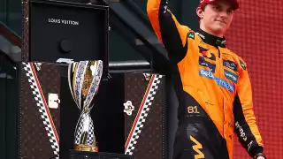 Piastri se llevó el GP de China y da pelea a Norris