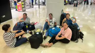 “Llevamos un poco del sabor mexicano": Cubanas se enamoran de los pasteles durante su visita al Caribe Mexicano, e intentan abordar su vuelo con uno      