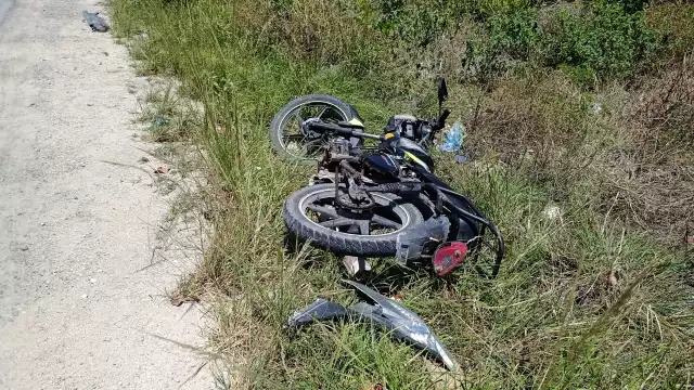 Autoridades uy paramédicos arribaron al lugar del accidente para evaluar a los heridos