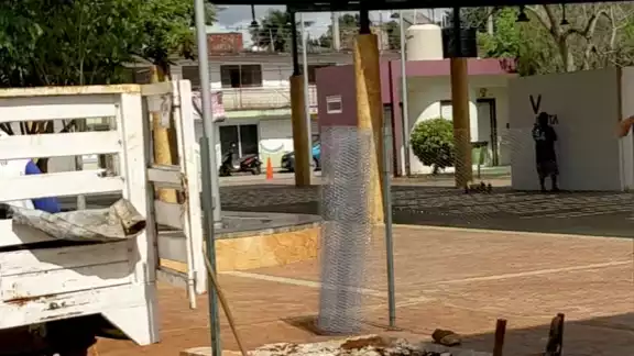 Debido a la cercanía de festividades, el asta servirá para las decoraciones del parque
