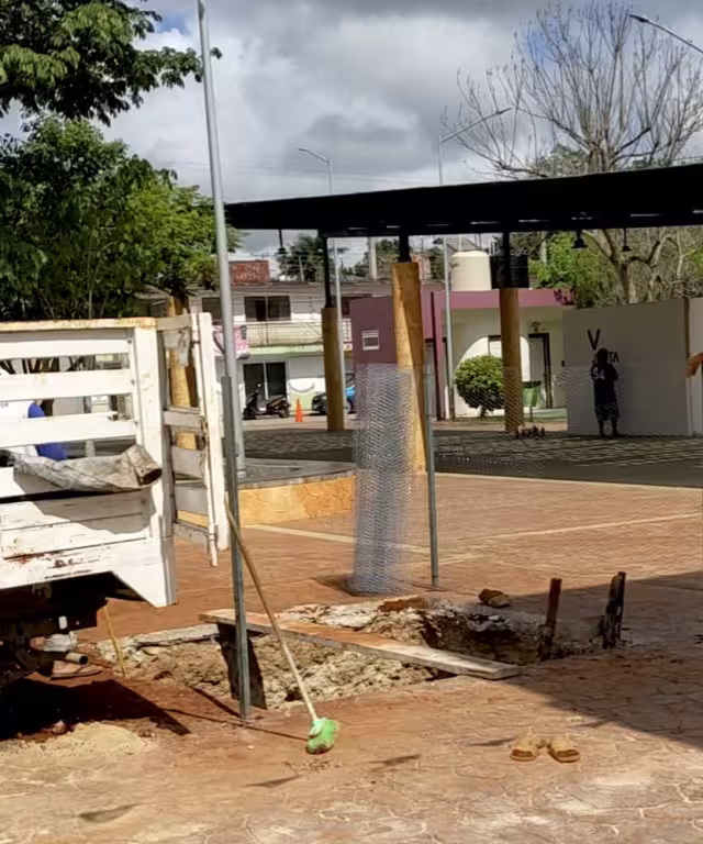 Debido a la cercanía de festividades, el asta servirá para las decoraciones del parque