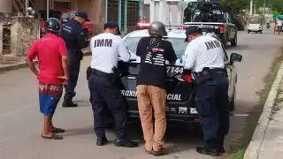 Motociclista resulta lesionado al chocar contra un trici taxista en José María Morelos