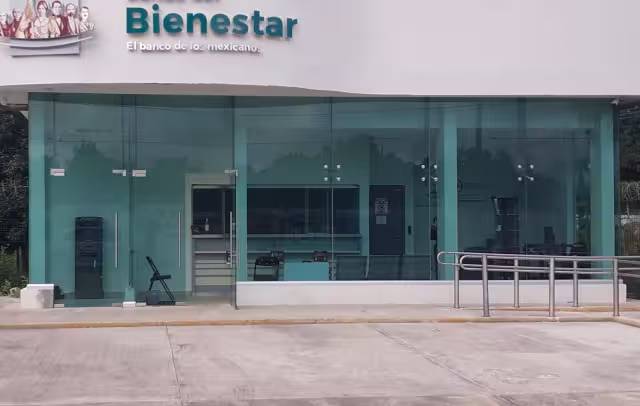 Ante el reporte de un posible asalto armado, policías llegaron al lugar e interrogaron al sujeto