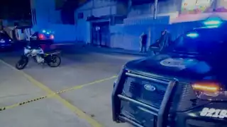 Los elementos policiacos acordonaron la zona y resguardaron la escena.