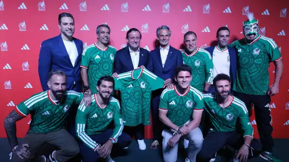 Personalidades ligadas al Tri estuvieron en el lanzamiento