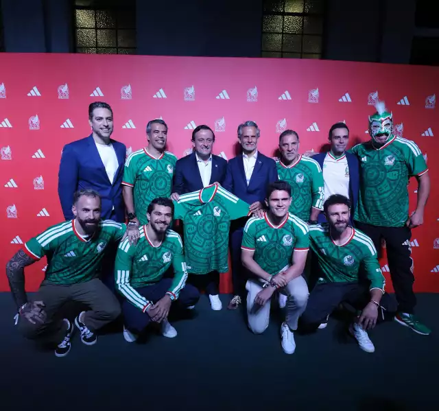 Personalidades ligadas al Tri estuvieron en el lanzamiento