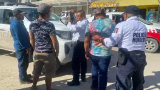 Detienen a cuatro hombres por drogarse y beber alcohol en vía pública en Escárcega