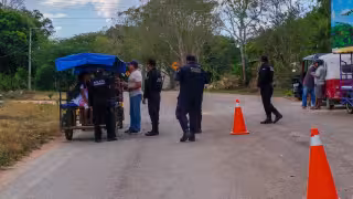 Elementos de seguridad instalan retén de revisión de documentos a prestadores de servicio de transporte