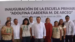 Joaquín Díaz Mena entrega obras en la primaria Adolfina Cardeña M. de Arceo en Mérida