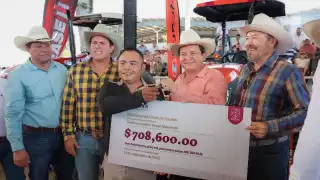 El Gobernador subrayó que esta entrega marca un hecho histórico al ser maquinaria financiada con recursos estatales