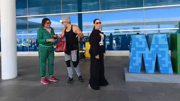 En vuelos posteriores llegaron Liz Vega, Julio Camejo y Kimberly, entre otros.