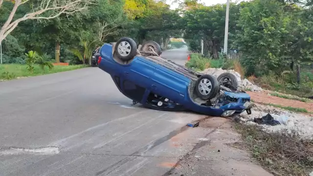 El conductor fue trasladado al centro de salud al presentar heridas en el cuerpo
