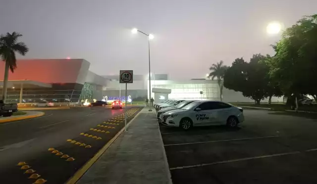 Neblina cubre el aeropuerto de Mérida