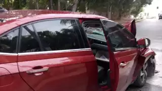 El automovilista bajó de su vehículo, pero poco después decidió abandonar la escena