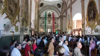 Cientos de visitantes locales y nacionales visitaron el templo