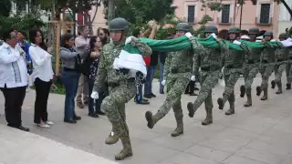 La Bandera de México fue izada en la Plaza Grande de Mérida