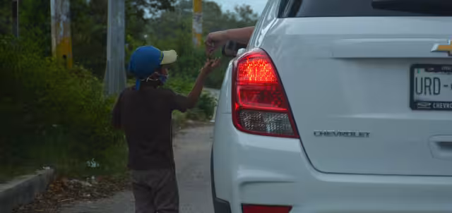 Coinciden dos o tres personas en un crucero