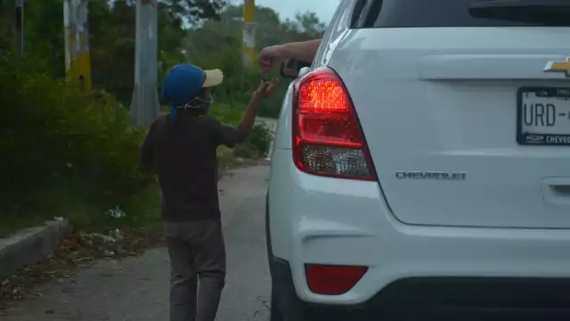 Coinciden dos o tres personas en un crucero