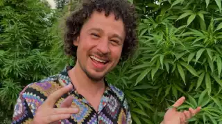 Usuarios critican a Luisito Comunica por 'promocionar' la marihuana