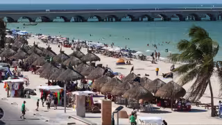 Quieren más playa libre de mobiliario particular en el Malecón de Progreso