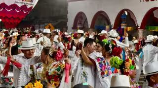 Hocabá da inicio a sus fiestas patronales en honor a San Francisco de Asís con colorida cabalgata y vaquería