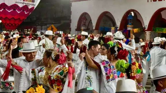 El ambiente festivo se encendió en el Centro de la villa con la majestuosa vaquería
