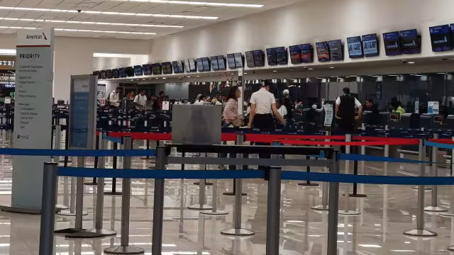Hay afluencia regular de pasajeros en el aeropuerto de Mérida