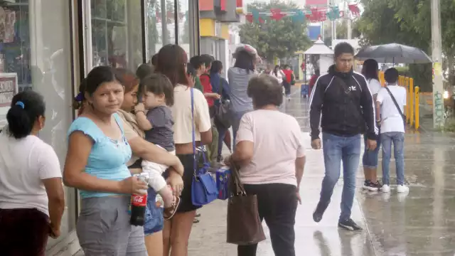 Las precipitaciones más intensas incluirían descargas eléctricas. Recomiendan mantener despejado el frente de las viviendas para evitar encharcamientos