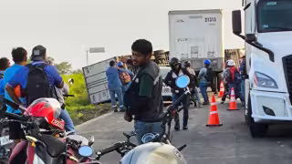 Vuelca tráiler y colapsa tránsito en la carretera Champotón-Campeche