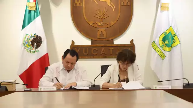 María Fritz Sierra y Joaquín Díaz Mena firmaron el acta formalizando el traspaso de responsabilidades