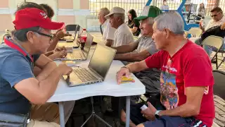 Este sábado 4 de enero, comenzó el canje de tarjetas Va y Ven de tarifa social para adultos mayores