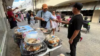 Miembros de la agrupación Drogadictos Anónimos A.C. han iniciado la tradicional venta de Roscas de Reyes