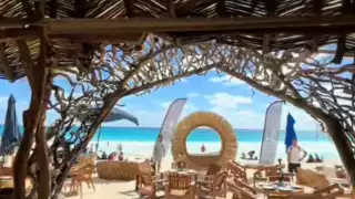 ¿Dónde se encuentra el único restaurante con playa en Cancún?
