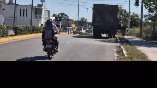 Camiones cañeros sin luces representan riesgo vial y de inseguridad en Champotón