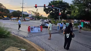 Bloqueo de Glorieta del Ceviche genera caos vial en Cancún; madres buscadoras exigen justicia por sustracción de menores