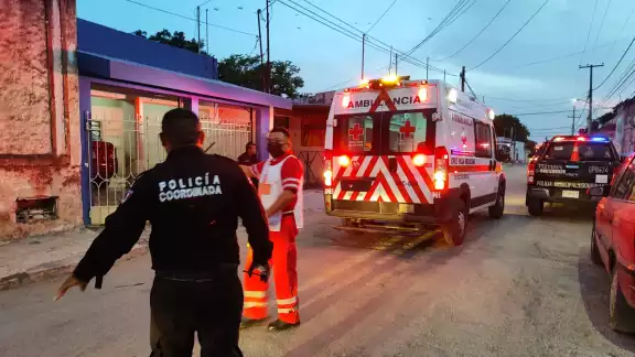 Una ambulancia de la Cruz Roja trasladó al menor al hospital San Carlos Una ambulancia de la Cruz Roja trasladó al menor al hospital San Carlos