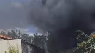 El fuego inició de un basurero clandestino en un predio en la colonia Ejidal