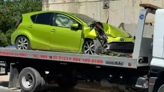 Conductor se impacta contra base de un puente en Villas del Sol de Playa del Carmen