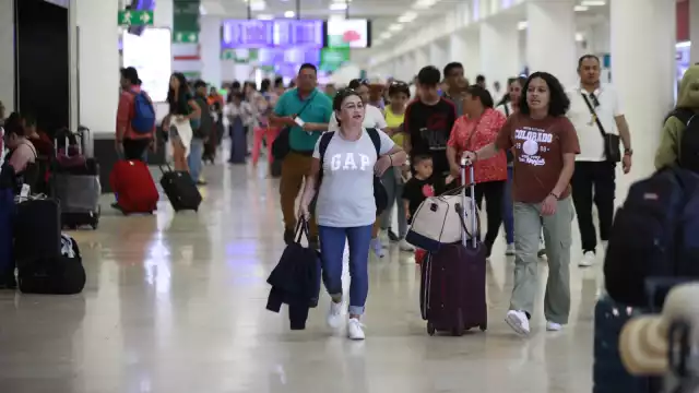 Hay gran afluencia de pasajeros en el aeropuerto de Cancún