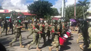 Se realiza el desfile en conmemoración al 16 de septiembre en Cancún