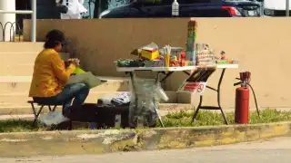 Plazas y tianguis de Cancún mantienen venta de explosivos pese a restricciones