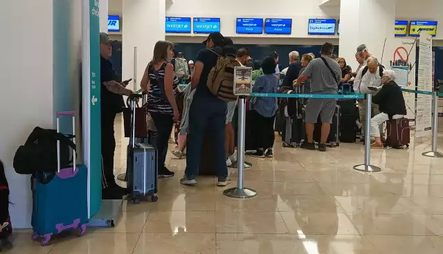 A causa de una tormenta de nieve, los pasajeros podrán viajar el sábado o domingo por la mañana